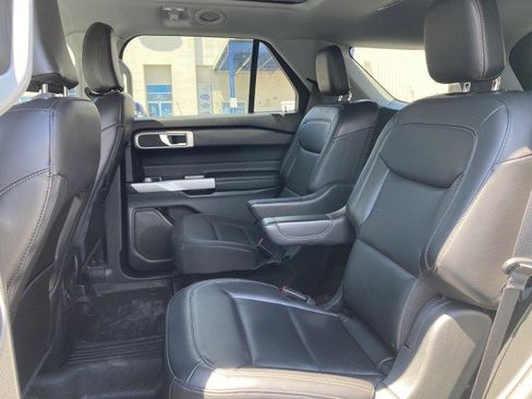 Used 2023 Ford Explorer XLT w/ Equipment Group 202A AWD/4WD image 15