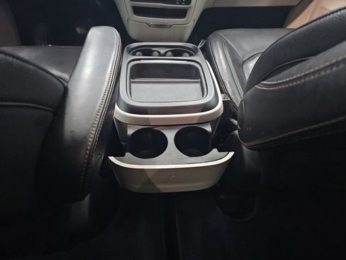 Used 2020 Chrysler Pacifica Touring-L image 35