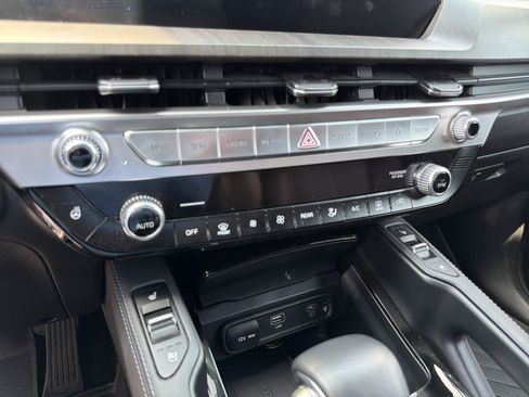 Used 2023 Kia Telluride EX w/ EX Captain's Chair Package AWD/4WD image 14