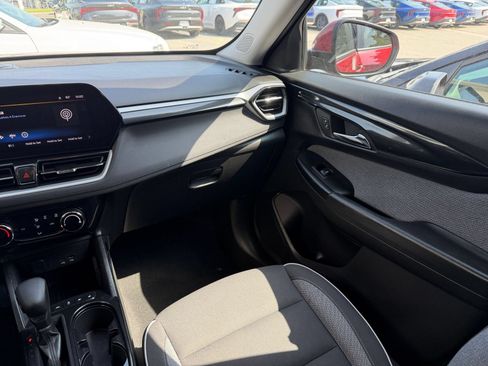 Used 2025 Chevrolet TrailBlazer LT FWD image 34