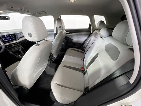 Used 2022 Volkswagen Taos SE w/ Driver Assistance Package image 23