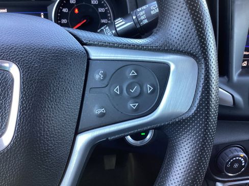 Used 2024 GMC Terrain SLE image 18