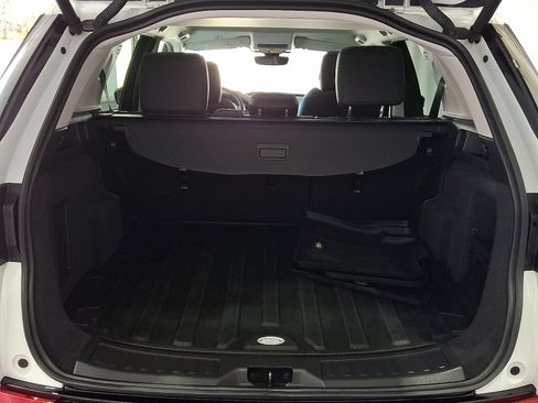 Certified 2025 Land Rover Discovery Sport S image 28