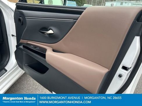 Used 2025 Lexus ES 350 w/ Premium Package image 39