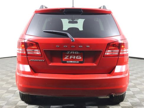 Used 2019 Dodge Journey SE image 4