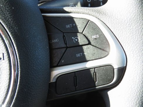 Used 2023 Jeep Renegade Latitude image 22