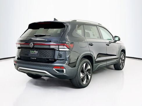 Used 2025 Volkswagen Taos SE AWD/4WD image 9