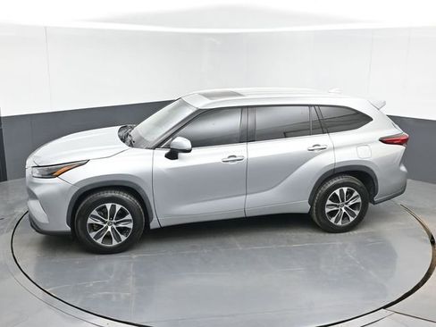 Used 2021 Toyota Highlander XLE FWD image 41