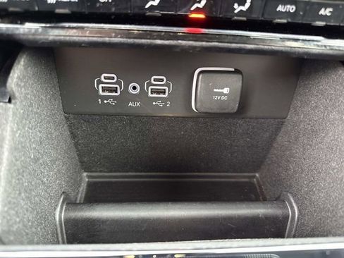 Used 2023 Jeep Grand Cherokee Limited w/ Black Appearance Package image 26