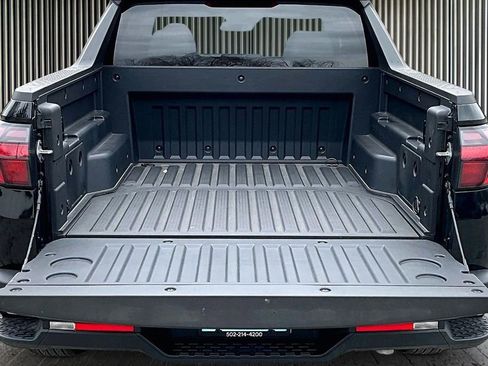 Certified 2025 Hyundai Santa Cruz SEL image 18