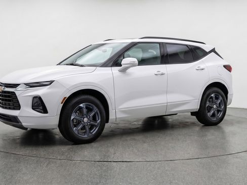 Used 2025 Chevrolet Blazer LT FWD image 3