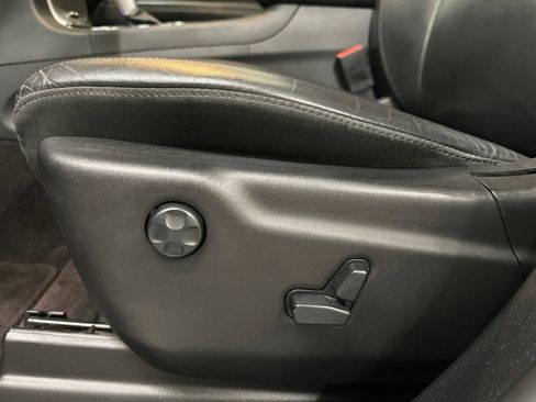 Used 2018 Jeep Grand Cherokee Limited image 16