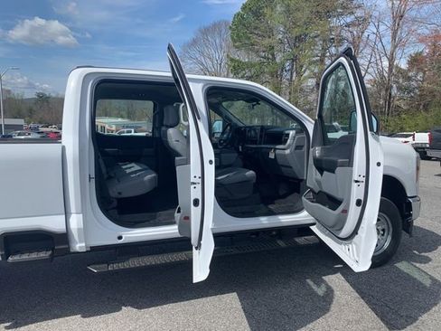 New 2026 Ford F250 XL w/ XL Chrome Package AWD/4WD image 11