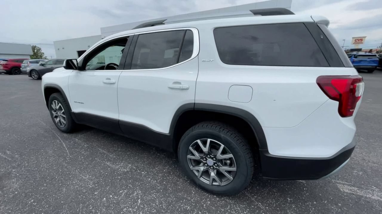 Certified 2023 GMC Acadia SLT w/ Technology Package FWD image 3