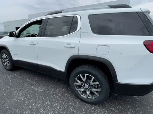 Used 2023 GMC Acadia SLT w/ Technology Package FWD image 3