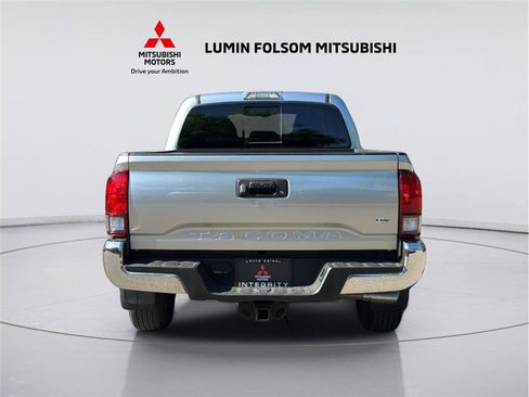 Used 2022 Toyota Tacoma SR5 RWD image 4