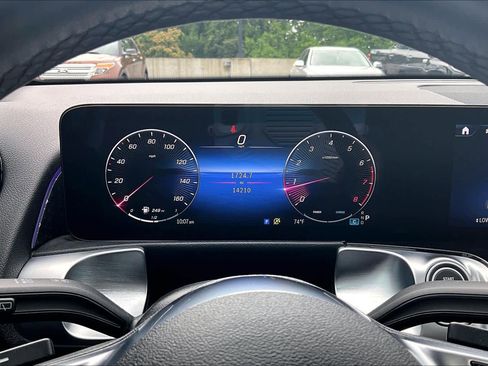 Used 2025 Mercedes-Benz GLB 250 image 25