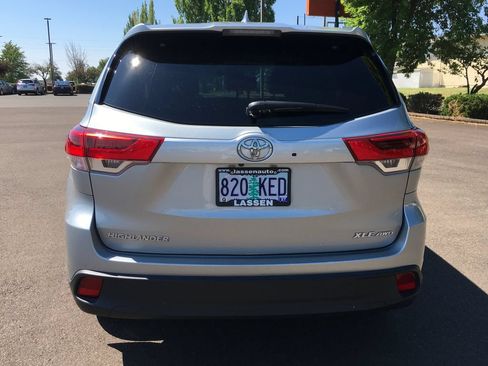 Used 2017 Toyota Highlander XLE AWD/4WD image 5