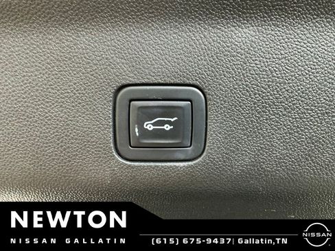 Used 2021 Cadillac Escalade ESV Sport Platinum RWD image 28
