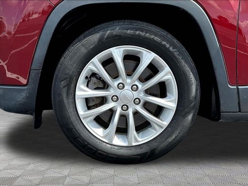 Used 2019 Jeep Cherokee Latitude w/ Popular Appearance Group FWD image 32