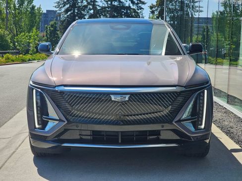 Certified 2024 Cadillac Lyriq Luxury AWD/4WD image 8