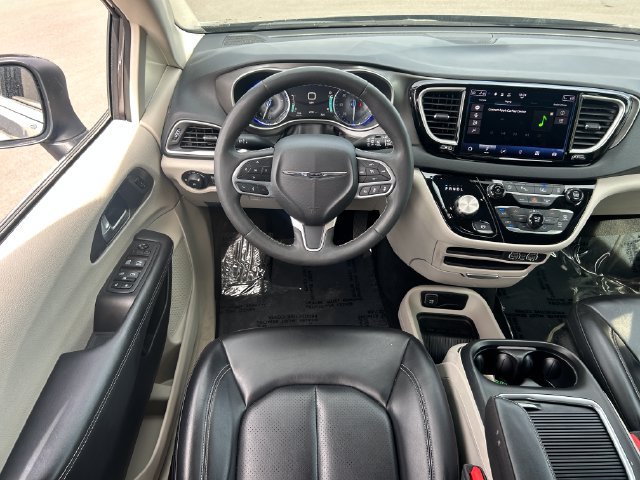 Used 2023 Chrysler Pacifica Touring-L FWD image 28