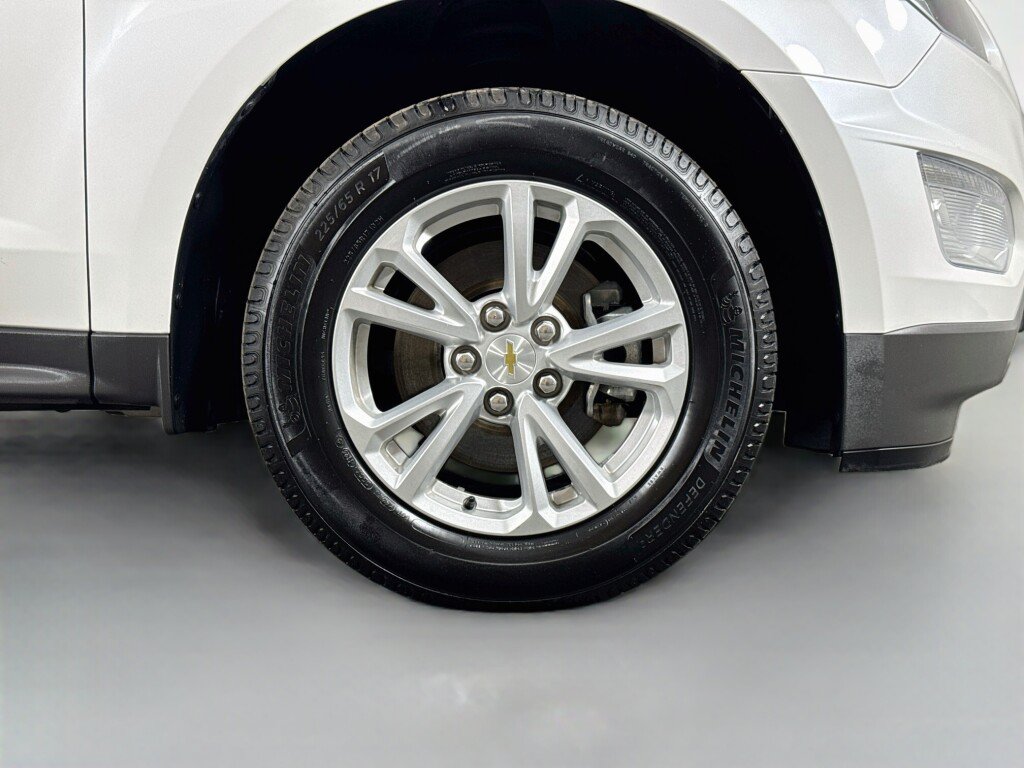 Used 2017 Chevrolet Equinox LT FWD image 36