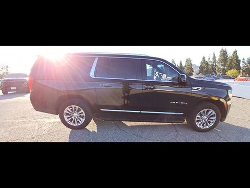 Used 2023 GMC Yukon XL SLT w/ SLT Premium Package RWD image 10