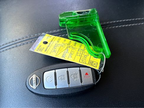 Used 2022 Nissan Pathfinder SV w/ SV Black Package image 27