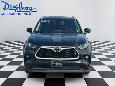 Used 2024 Toyota Highlander XLE AWD/4WD image 8