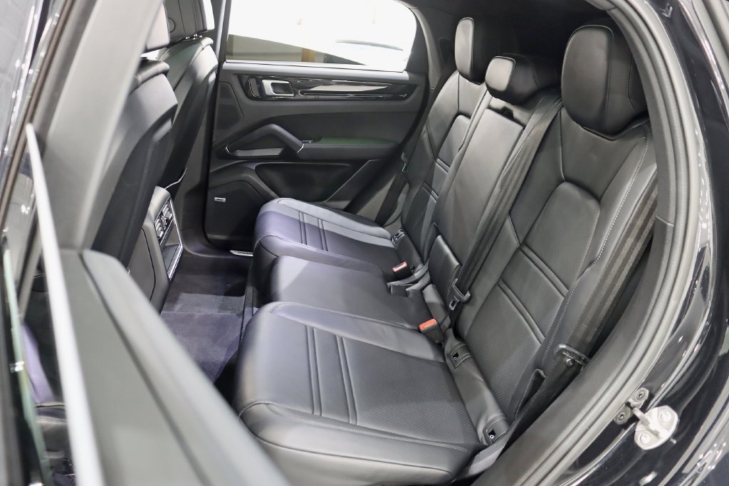 Used 2022 Porsche Cayenne S AWD/4WD image 31