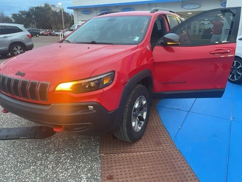 Used 2019 Jeep Cherokee Trailhawk image 4