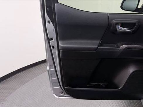 Used 2020 Toyota Tacoma TRD Sport RWD image 12