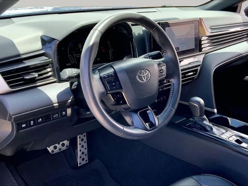 Used 2025 Toyota Camry SE w/ Convenience Package FWD image 17