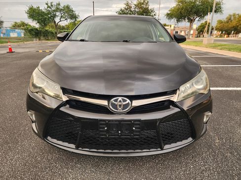 Used 2015 Toyota Camry SE FWD image 2