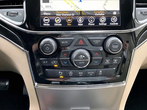 Used 2021 Jeep Grand Cherokee Limited image 18