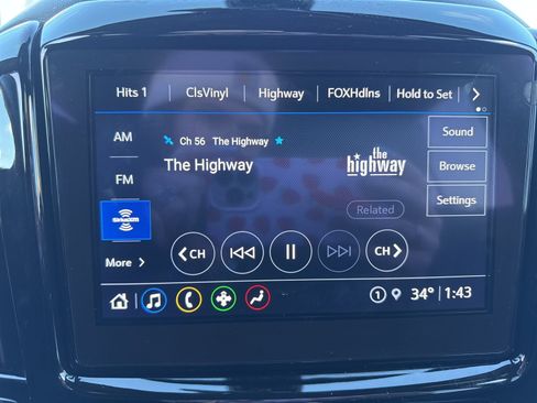 Used 2023 Chevrolet Traverse LT image 16