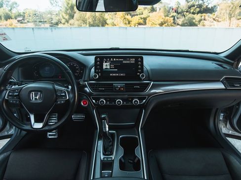 Used 2018 Honda Accord Sport image 17