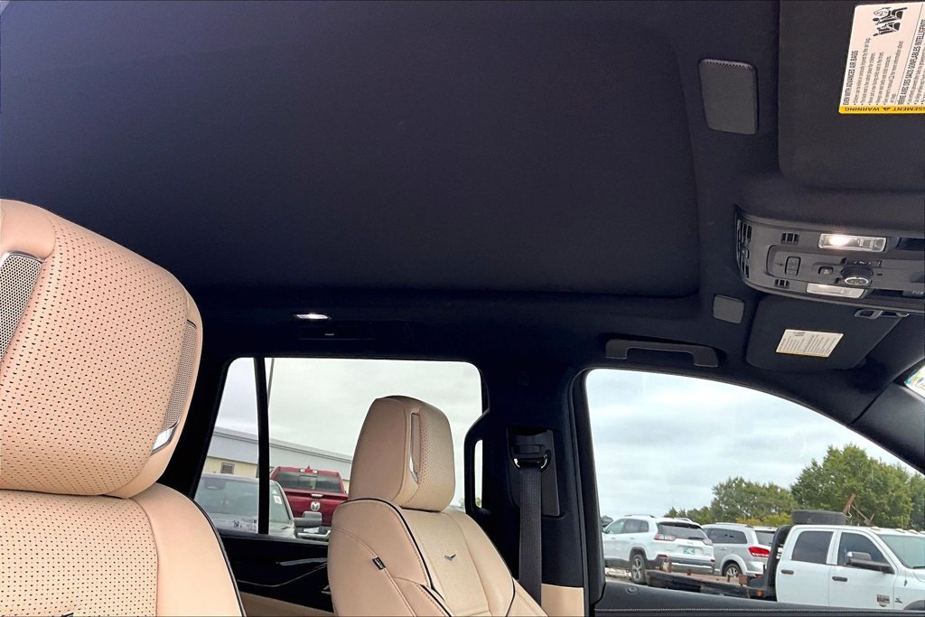 Used 2023 Cadillac Escalade Premium Luxury AWD/4WD image 19