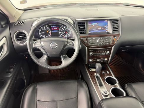 Used 2016 Nissan Pathfinder Platinum w/ Family Entertainment Package AWD/4WD image 14