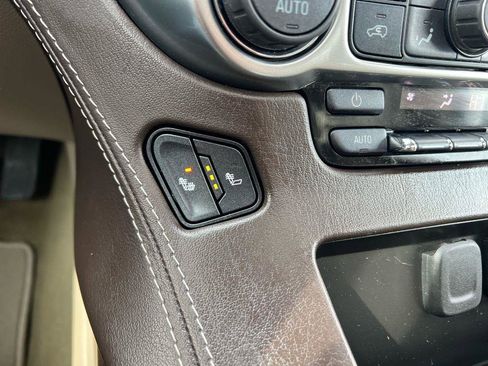 Used 2018 Chevrolet Suburban LT w/ LT Signature Package image 36