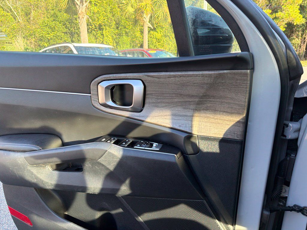 Certified 2023 Kia Sorento EX w/ Panoramic Sunroof Package FWD image 18