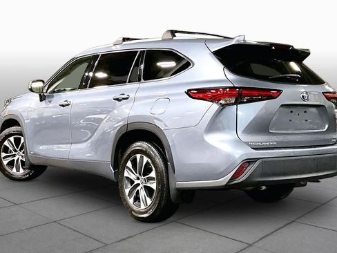 Used 2022 Toyota Highlander XLE AWD/4WD image 12