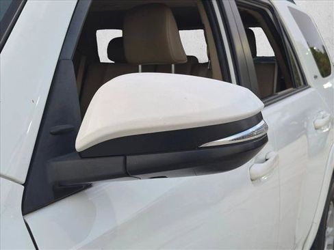 Used 2020 Toyota 4Runner SR5 Premium w/ Moonroof Package RWD image 9