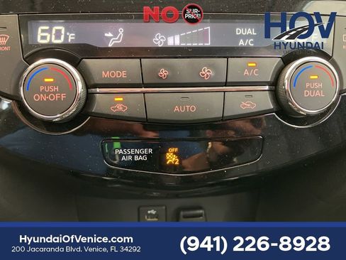 Used 2016 Nissan Rogue SV w/ SV Premium Package FWD image 16
