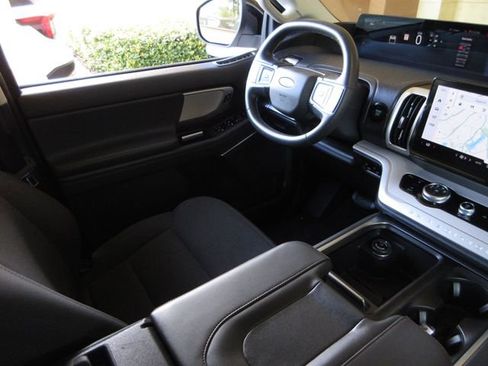 Certified 2025 Ford Expedition Active image 18