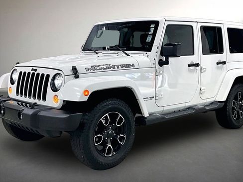 Used 2017 Jeep Wrangler Unlimited Sahara AWD/4WD image 3