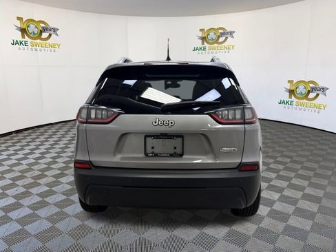 Used 2019 Jeep Cherokee Latitude Plus w/ Comfort/Convenience Group image 9