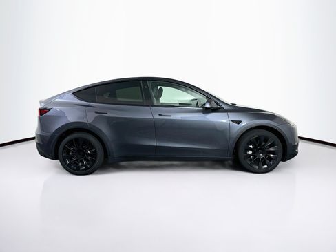 Used 2023 Tesla Model Y 2WD image 10