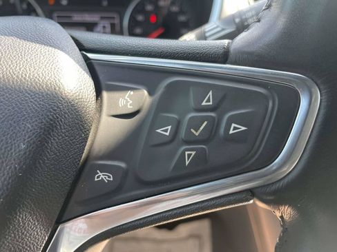 Used 2018 Chevrolet Equinox Premier FWD image 25